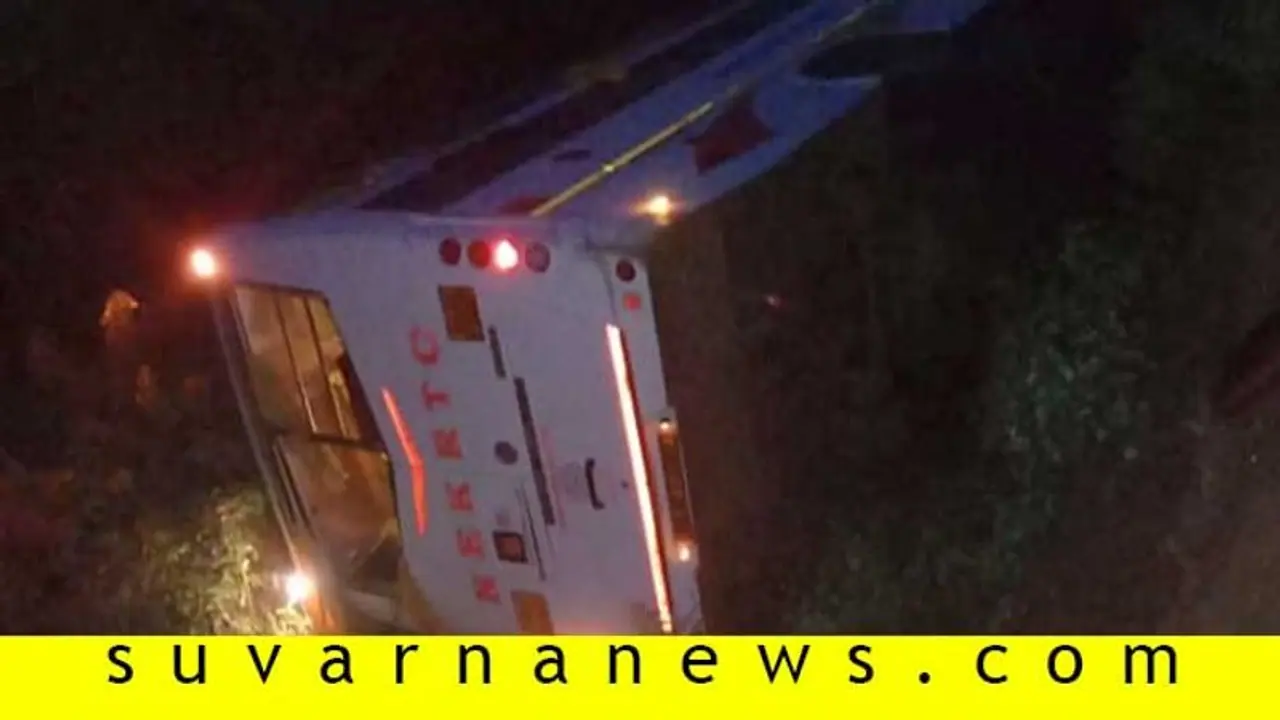 ಕೆಎಸ್ಆರ್ಟಿಸಿ ಬಸ್ ಪಲ್ಟಿ: 10 ಕ್ಕೂ ಹೆಚ್ಚು ಜನರಿಗೆ ಗಾಯ ಕೆಎಸ್ಆರ್ಟಿಸಿ ಬಸ್ ಪಲ್ಟಿ: 10 ಕ್ಕೂ ಹೆಚ್ಚು ಜನರಿಗೆ ಗಾಯ