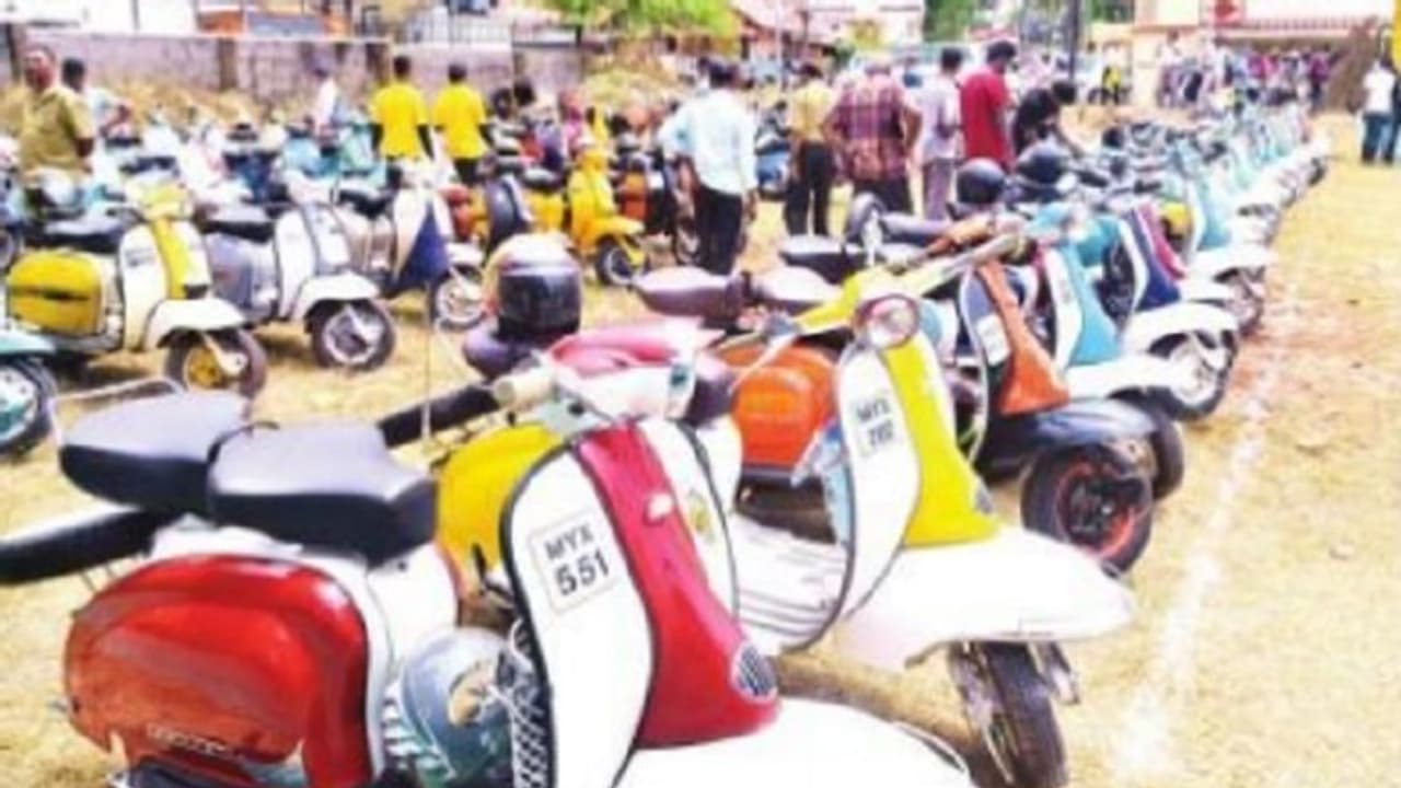 ಹಳೆ ಸ್ಕೂಟರ್ಗಳ ಹೊಸ ಪಯಣ, ಯುವಕರು ಫಿದಾ..! ಹಳೆ ಸ್ಕೂಟರ್ಗಳ ಹೊಸ ಪಯಣ, ಯುವಕರು ಫಿದಾ..!