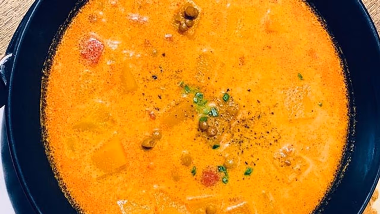 পুজোয় নিরামিষ ভেবেই চিন্তায় পড়েছেন, তাহলে একবার ট্রাই করে দেখতেই পারেন মিষ্টি কুমড়োর কোর্মা পুজোয় নিরামিষ ভেবেই চিন্তায় পড়েছেন, তাহলে একবার ট্রাই করে দেখতেই পারেন মিষ্টি কুমড়োর কোর্মা