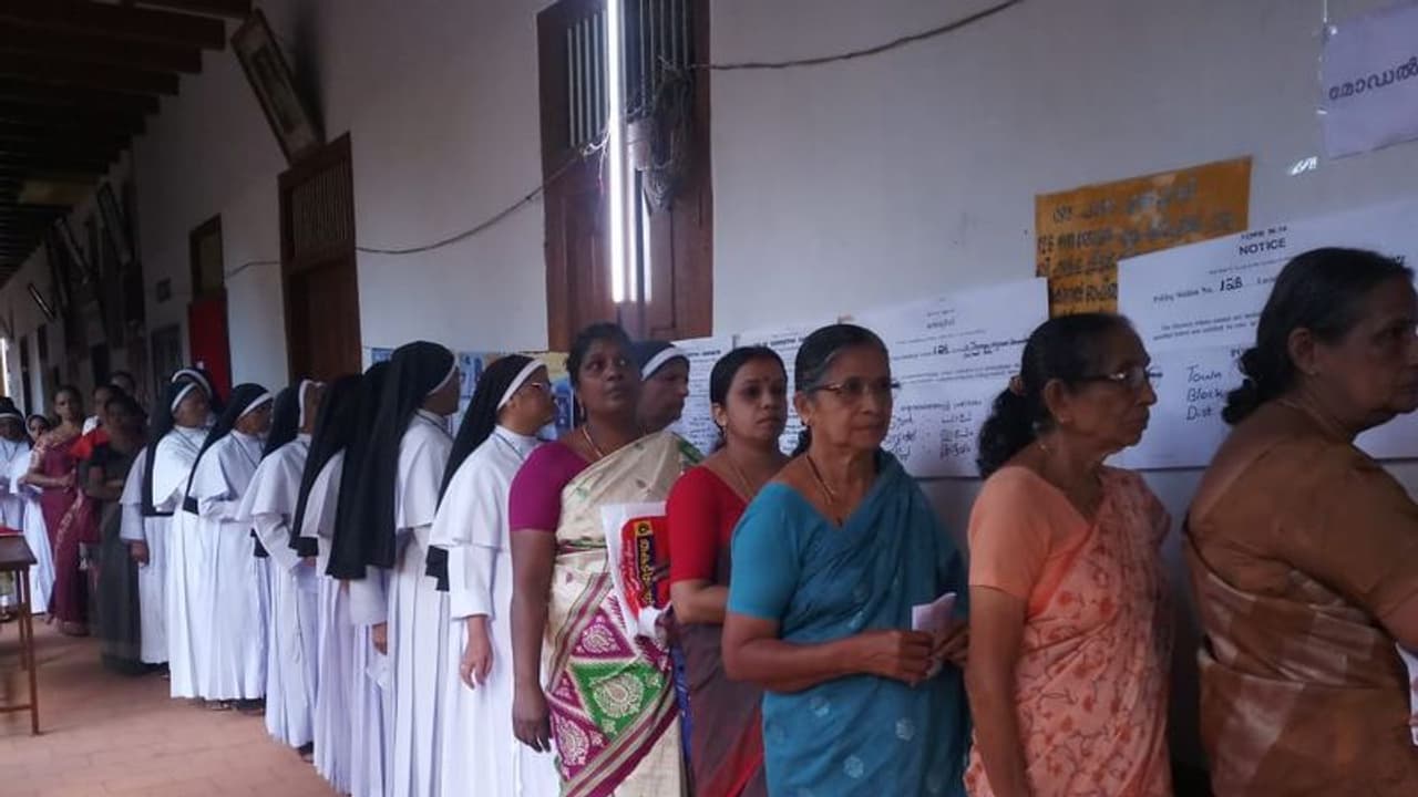 Huzurnagar bypoll:హుజూర్‌నగర్‌లో ప్రారంభమైన పోలింగ్