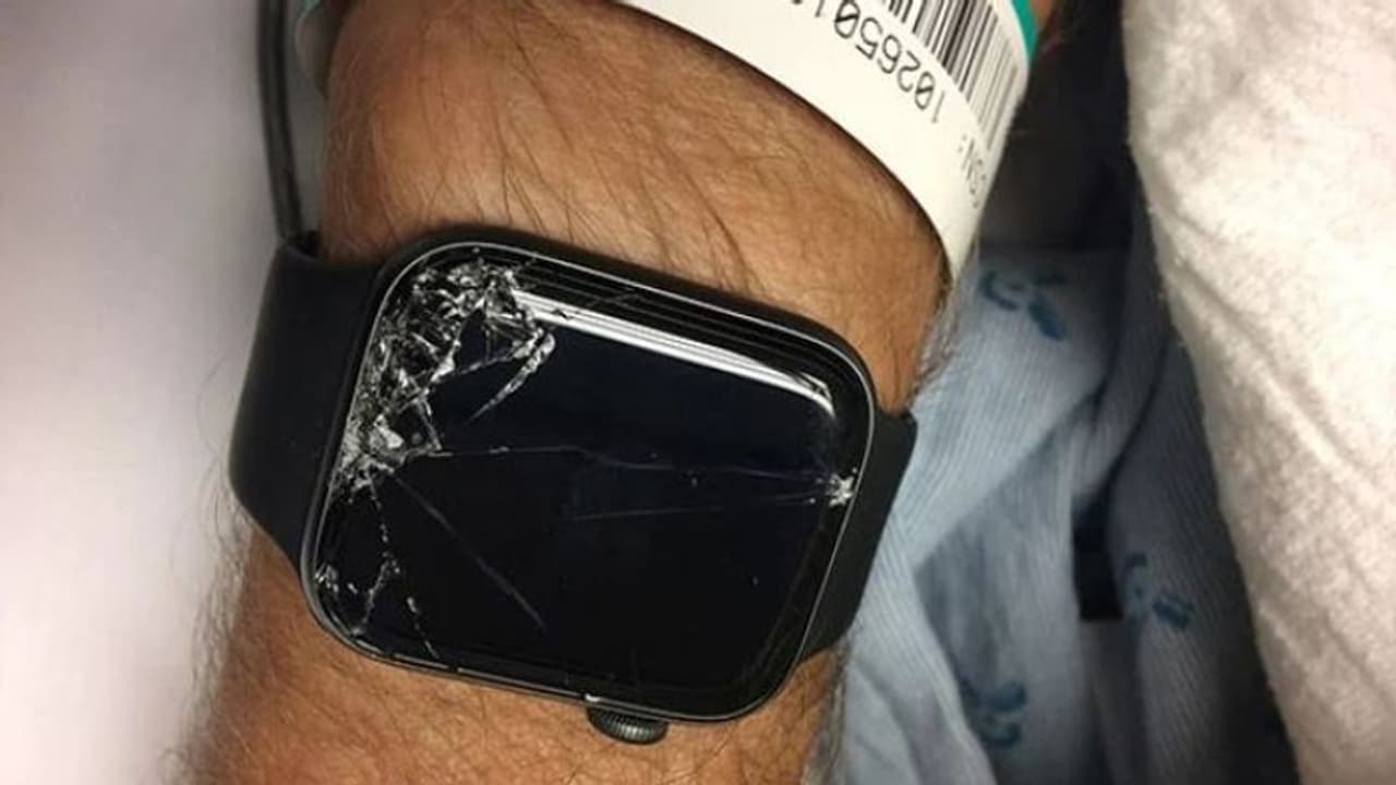 കുന്നിന്മുകളില് വീണുകിടന്ന പിതാവിന്റെ ജീവന് രക്ഷിച്ചത് ആപ്പിള് വാച്ചെന്ന് മകന് കുന്നിന്മുകളില് വീണുകിടന്ന പിതാവിന്റെ ജീവന് രക്ഷിച്ചത് ആപ്പിള് വാച്ചെന്ന് മകന്