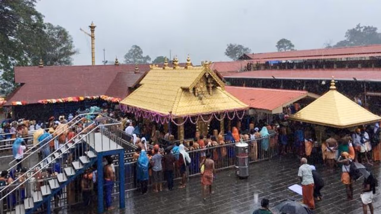 ശബരിമല: യുവതി പ്രവേശന വിധിക്ക് സ്റ്റേയില്ല: പുനഃപരിശോധനയില് വിശാലബെഞ്ചിന്റെ തീരുമാനം നിര്ണായകം ശബരിമല: യുവതി പ്രവേശന വിധിക്ക് സ്റ്റേയില്ല: പുനഃപരിശോധനയില് വിശാലബെഞ്ചിന്റെ തീരുമാനം നിര്ണായകം