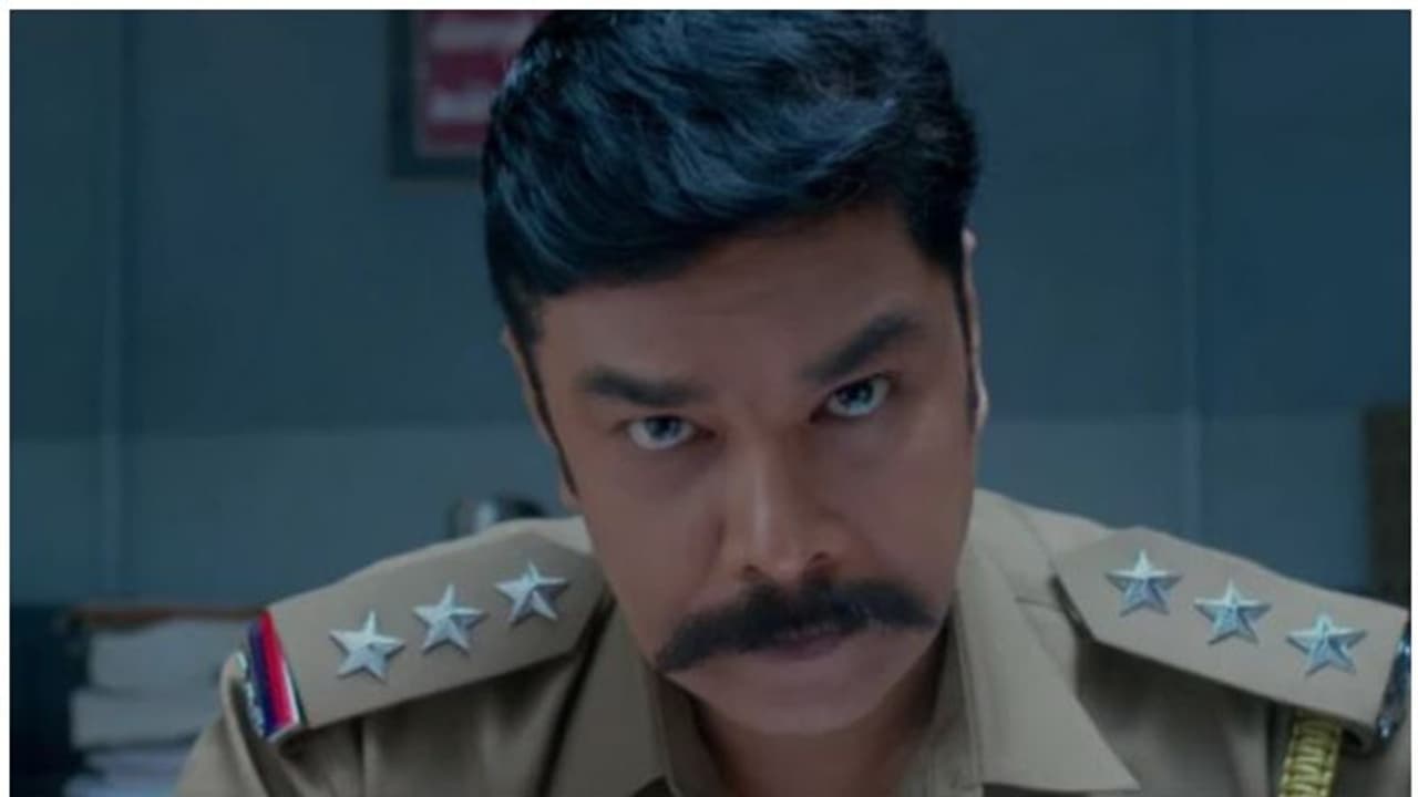 തിരിച്ചുവരവിന് സുന്ദര് സി, ഇരുട്ടിന്റെ ട്രെയിലര് പുറത്തുവിട്ടു തിരിച്ചുവരവിന് സുന്ദര് സി, ഇരുട്ടിന്റെ ട്രെയിലര് പുറത്തുവിട്ടു