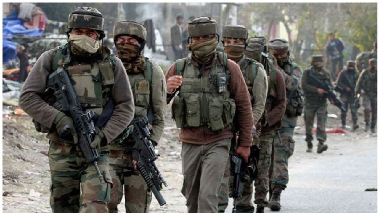കശ്മീരില് ഭീകരാക്രമണ സാധ്യത സൈന്യം പരാജയപ്പെടുത്തി;വന് സ്ഫോടകവസ്തു ശേഖരം പിടിച്ചെടുത്തു കശ്മീരില് ഭീകരാക്രമണ സാധ്യത സൈന്യം പരാജയപ്പെടുത്തി;വന് സ്ഫോടകവസ്തു ശേഖരം പിടിച്ചെടുത്തു