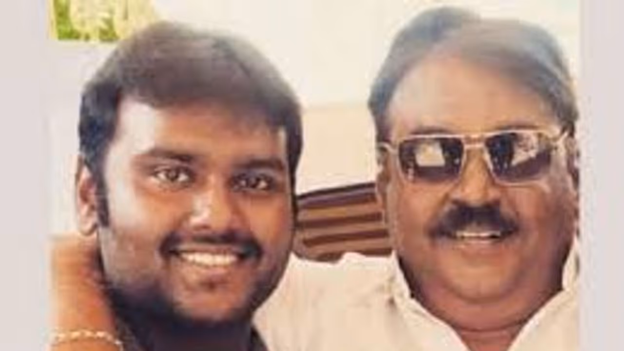 குடும்பத்தை தொந்தரவு செய்யாதீங்க... கண்ணீர் விட்டு கதறிய கேப்டன் மகன் விஜய பிரபாகரன்..! குடும்பத்தை தொந்தரவு செய்யாதீங்க... கண்ணீர் விட்டு கதறிய கேப்டன் மகன் விஜய பிரபாகரன்..!