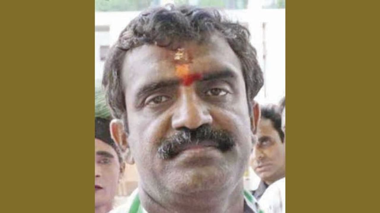 ಬೆಂಗಳೂರು : ರಾಜಕಾರಣಿ ಹತ್ಯೆಗೆ ಯತ್ನಿಸಿದ ಪ್ರೇಯಸಿ ಬೆಂಗಳೂರು : ರಾಜಕಾರಣಿ ಹತ್ಯೆಗೆ ಯತ್ನಿಸಿದ ಪ್ರೇಯಸಿ