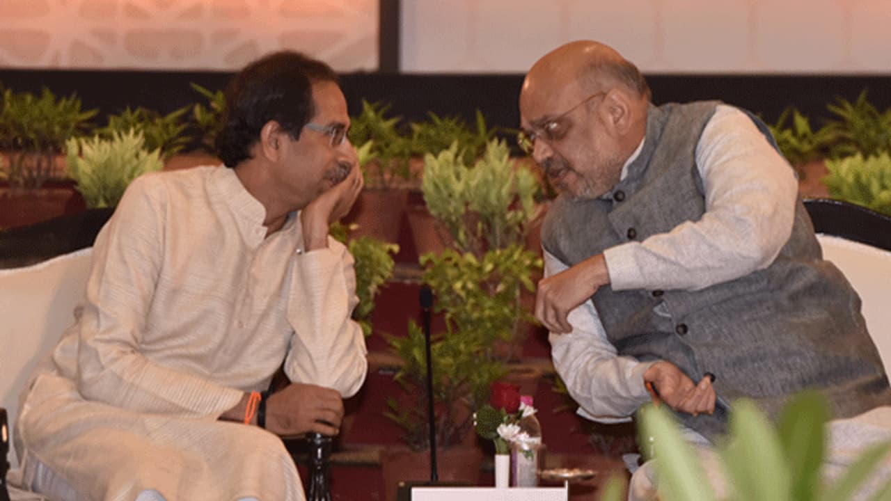 महाराष्ट्र में पेंच फंसा, शिवसेना ने कहा भाजपा के साथ सीटों का मसला भारत पाक बंटवारे से भी भयंकर महाराष्ट्र में पेंच फंसा, शिवसेना ने कहा भाजपा के साथ सीटों का मसला भारत पाक बंटवारे से भी भयंकर