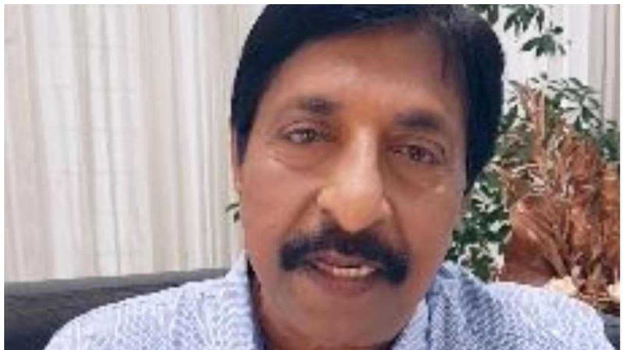 'എന്റെ പേരില് ചില കാര്യങ്ങള് പറഞ്ഞുപരത്തിയത് വ്യാജൻമാര്', ഫേസ്ബുക്കില് ഇനി യഥാര്ഥ ശ്രീനിവാസനും വീഡിയോ 'എന്റെ പേരില് ചില കാര്യങ്ങള് പറഞ്ഞുപരത്തിയത് വ്യാജൻമാര്', ഫേസ്ബുക്കില് ഇനി യഥാര്ഥ ശ്രീനിവാസനും വീഡിയോ