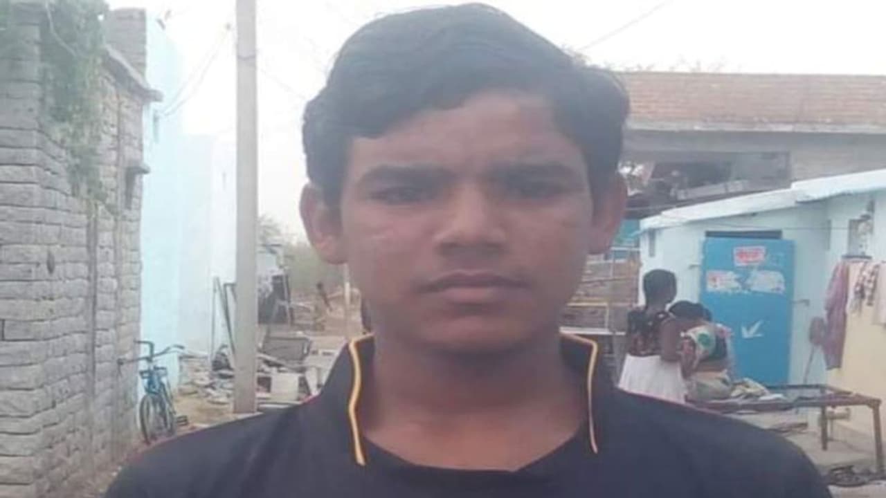 దొంగతనం నెపంతో గ్రామ పెద్దల దాడి: సూసైడ్ చేసుకొన్న టెన్త్ విద్యార్ధి