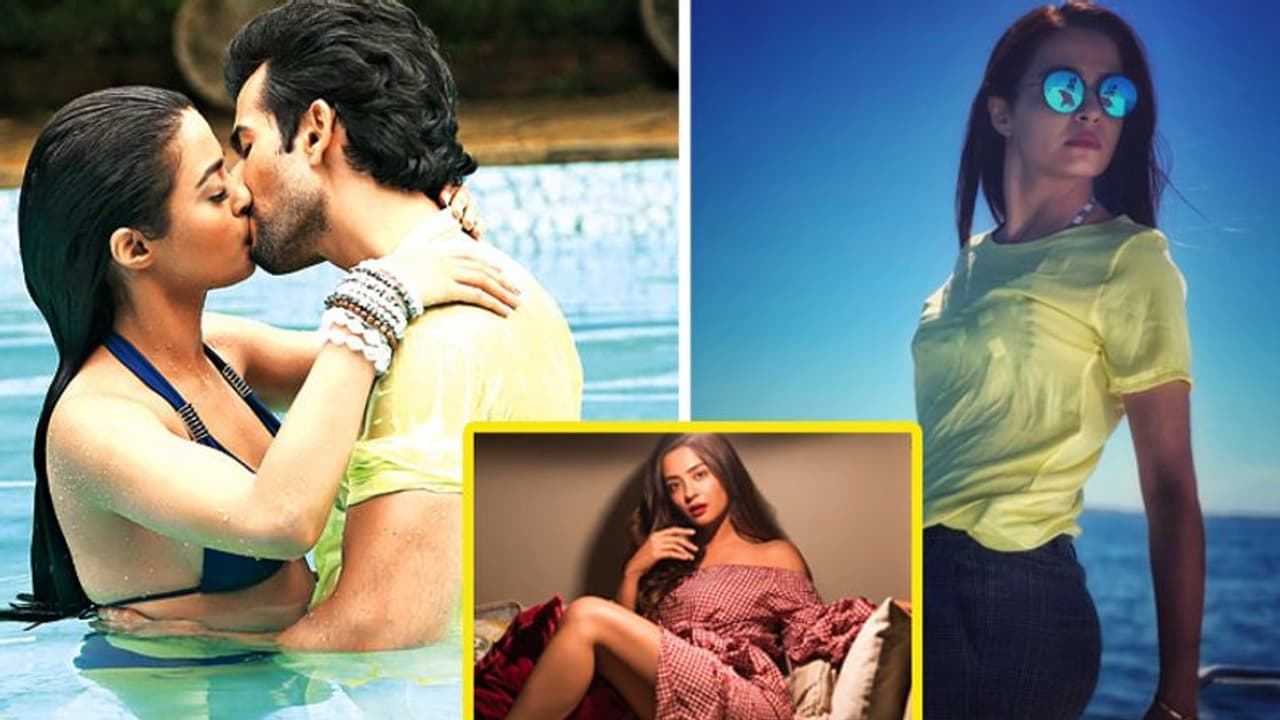 'हेट स्टोरी 2' की इस एक्ट्रेस का क्लीवेज देखना चाहता था डायरेक्टर, कास्टिंग काउच को लेकर खुद किया खुलासा 'हेट स्टोरी 2' की इस एक्ट्रेस का क्लीवेज देखना चाहता था डायरेक्टर, कास्टिंग काउच को लेकर खुद किया खुलासा