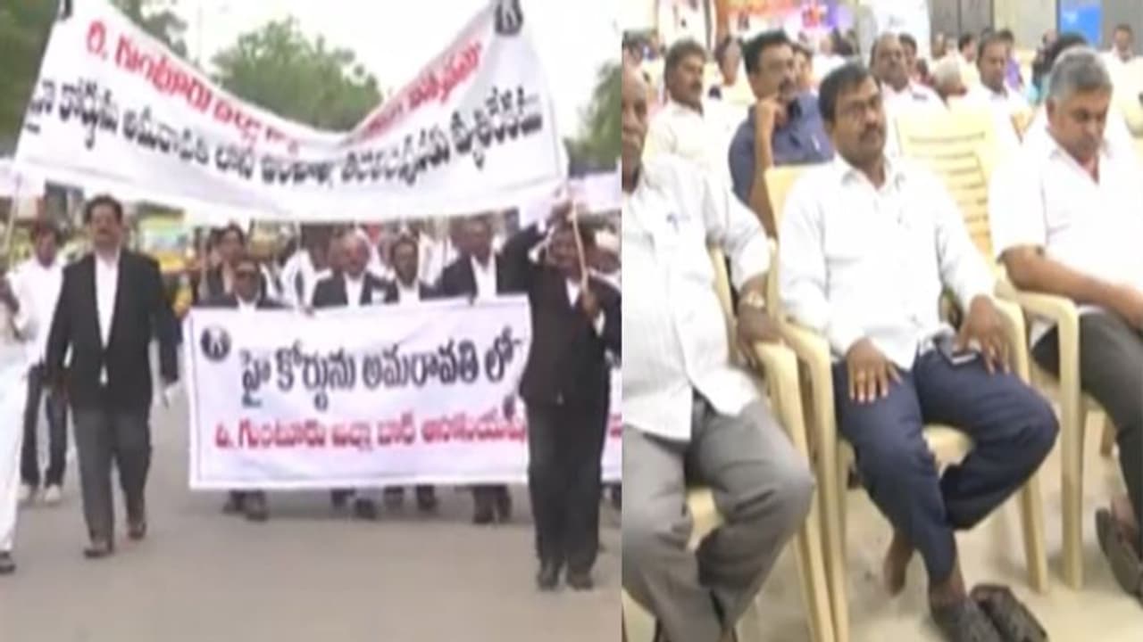 ఏపీలో రగులుతున్న హైకోర్టు ఉద్యమం: పోటాపోటీగా న్యాయవాదుల ఆందోళనలు ఏపీలో రగులుతున్న హైకోర్టు ఉద్యమం: పోటాపోటీగా న్యాయవాదుల ఆందోళనలు