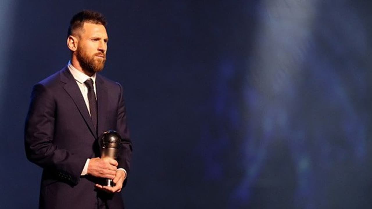 ಲಿಯೋನೆಲ್ ಮೆಸ್ಸಿಗೆ ಒಲಿದ ಫಿಫಾ ವರ್ಷದ ಫುಟ್ಬಾಲಿಗ ಪ್ರಶಸ್ತಿ ಲಿಯೋನೆಲ್ ಮೆಸ್ಸಿಗೆ ಒಲಿದ ಫಿಫಾ ವರ್ಷದ ಫುಟ್ಬಾಲಿಗ ಪ್ರಶಸ್ತಿ