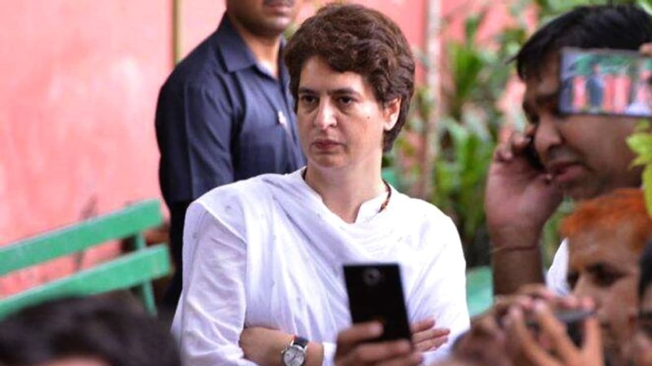 प्रियंका का ट्वीट 22 दिन में 12 गोलीकांड 4 हत्याएं, अपराधमुक्त करने का ढोल पीट रही योगी सरकार