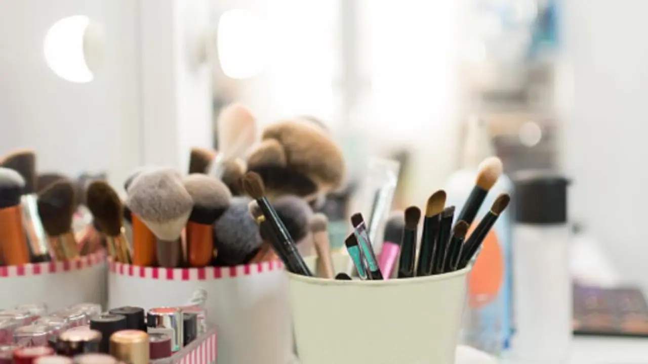 গরমে মেকআপ করলেই তা কিছুক্ষণের মধ্যে ঘেঁটে যাচ্ছে, এই পাঁচ উপায় মেকআপ রাখুন অক্ষত গরমে মেকআপ করলেই তা কিছুক্ষণের মধ্যে ঘেঁটে যাচ্ছে, এই পাঁচ উপায় মেকআপ রাখুন অক্ষত