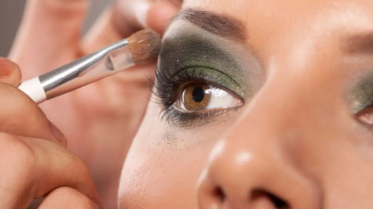 কীভাবে করবেন কনট্যুরিং, সহজ কয়টি ধাপ অনুসরণ করে ফুটিয়ে তুলুন আপনার সৌন্দর্য কীভাবে করবেন কনট্যুরিং, সহজ কয়টি ধাপ অনুসরণ করে ফুটিয়ে তুলুন আপনার সৌন্দর্য