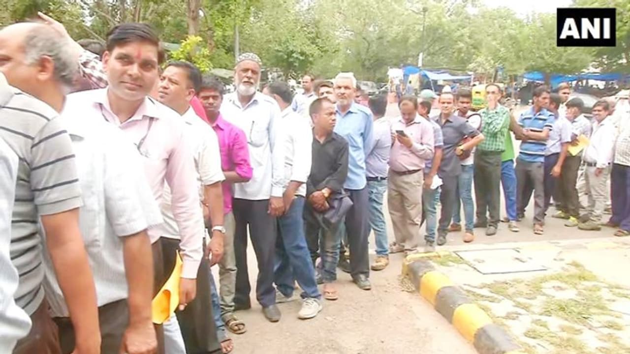 దీపావళి ఆఫర్: 1రూపాయికి షర్ట్,10 కి నైటీ