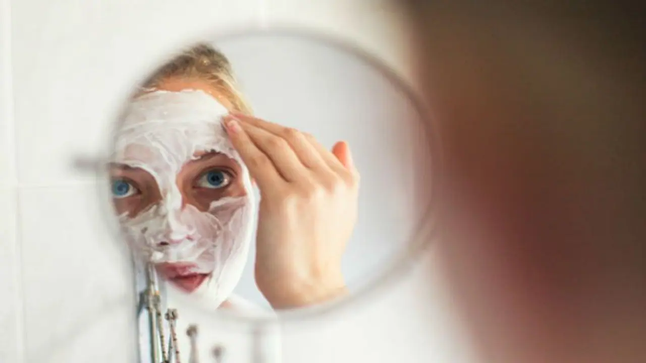 ಕೊರೋನಾ ಹೊಡೆತಕ್ಕೆ ಬ್ಯೂಟಿ ಪಾರ್ಲರ್ ಥಂಡಾ..! ಕೊರೋನಾ ಹೊಡೆತಕ್ಕೆ ಬ್ಯೂಟಿ ಪಾರ್ಲರ್ ಥಂಡಾ..!