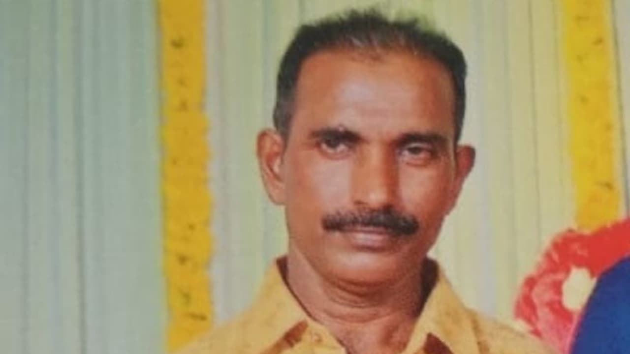 സ്കൂട്ടറിന് പിന്നിൽ വാനിടിച്ച് വ്യാപാരി മരിച്ചു സ്കൂട്ടറിന് പിന്നിൽ വാനിടിച്ച് വ്യാപാരി മരിച്ചു