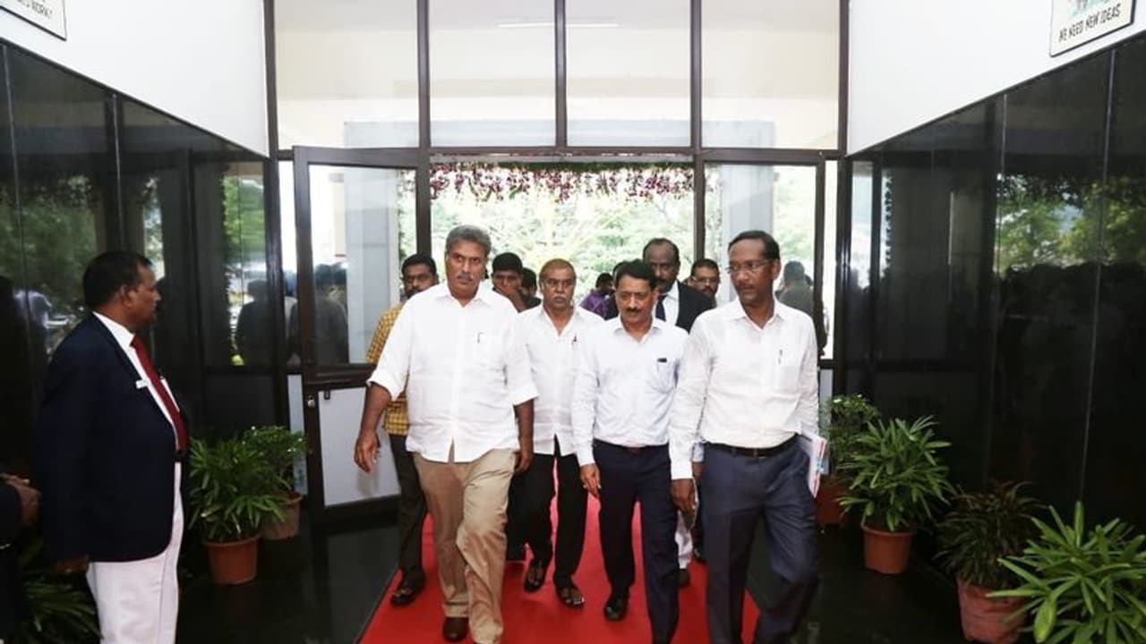 ఏపీ ప్రభుత్వ పాఠశాలల్లో ఇంగ్లీష్ మీడియం: లోక్‌సభలో ప్రస్తావించిన నాని