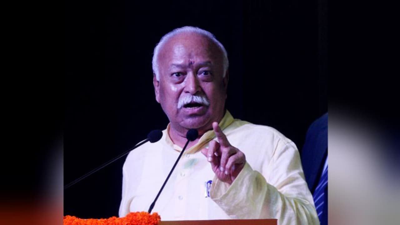 भागवत ने कहा संघ के लोग मॉब लिंचिंग की घटनाएं रोकें, कश्मीरियों युवाओं को लेकर भी कही ये बड़ी बात भागवत ने कहा संघ के लोग मॉब लिंचिंग की घटनाएं रोकें, कश्मीरियों युवाओं को लेकर भी कही ये बड़ी बात