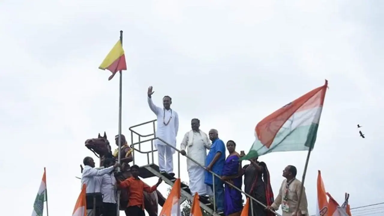 ನೆರೆ ಸಂತ್ರಸ್ತರಿಗೆ ನೆರವಾಗದಿದ್ದರೆ ಉಗ್ರ ಹೋರಾಟ: ಕೈ ಎಚ್ಚರಿಕೆ ನೆರೆ ಸಂತ್ರಸ್ತರಿಗೆ ನೆರವಾಗದಿದ್ದರೆ ಉಗ್ರ ಹೋರಾಟ: ಕೈ ಎಚ್ಚರಿಕೆ