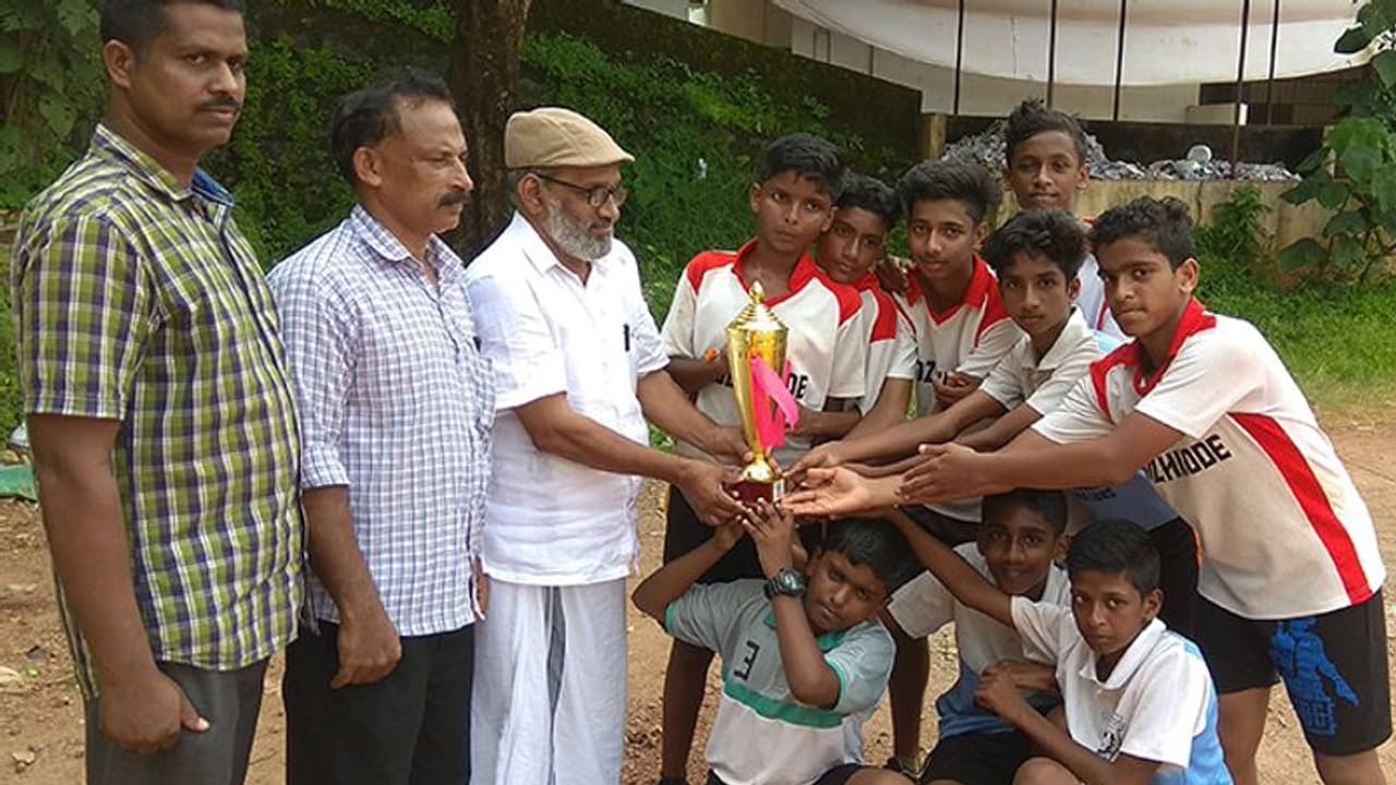 സബ് ജൂനിയർ ബോൾ ബാഡ്മിന്റൺ: ഫറോക്ക് റിക്രിയേഷൻ ക്ലബ്ബും എളേറ്റിൽ എംജെഎച്ച്എസ്എസും ജേതാക്കൾ സബ് ജൂനിയർ ബോൾ ബാഡ്മിന്റൺ: ഫറോക്ക് റിക്രിയേഷൻ ക്ലബ്ബും എളേറ്റിൽ എംജെഎച്ച്എസ്എസും ജേതാക്കൾ