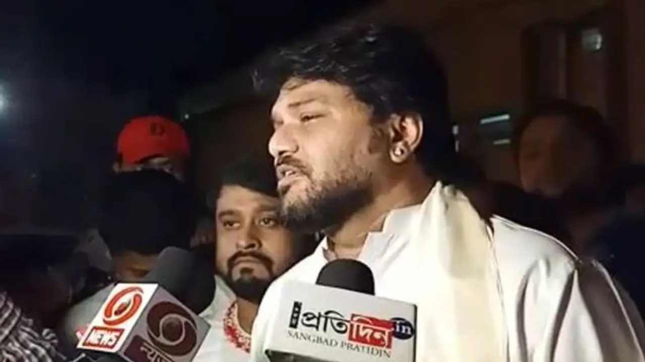 TMC in Goa : গোয়ায় বাবুলের উপর হামলার অভিযোগকে ঘিরে রহস্য, কেন টুইট ডিলিট করলেন তৃণমূল নেতা TMC in Goa : গোয়ায় বাবুলের উপর হামলার অভিযোগকে ঘিরে রহস্য, কেন টুইট ডিলিট করলেন তৃণমূল নেতা