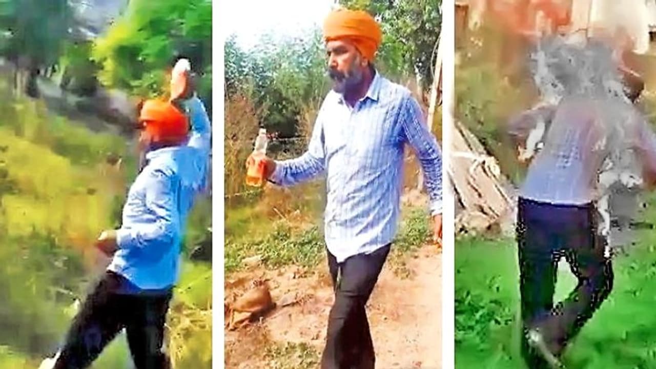 लोग खड़े खड़े वीडियो बनाते रहे और वो खुद को आग लगाकर दौड़ता रहा लोग खड़े खड़े वीडियो बनाते रहे और वो खुद को आग लगाकर दौड़ता रहा