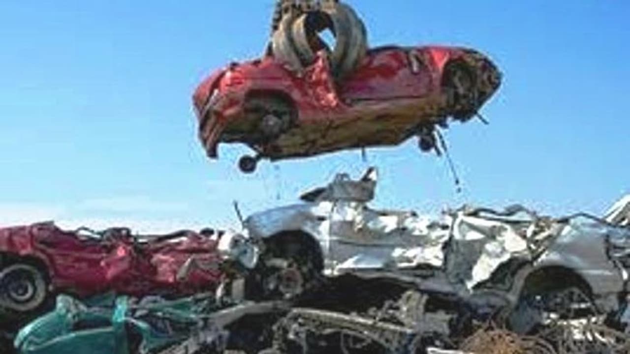 அடுத்த மாதம் முதல் பழைய கார், பைக்குகளை இனி பயன்படுத்த முடியாது... மத்திய அரசின் புதிய கொள்கை..!