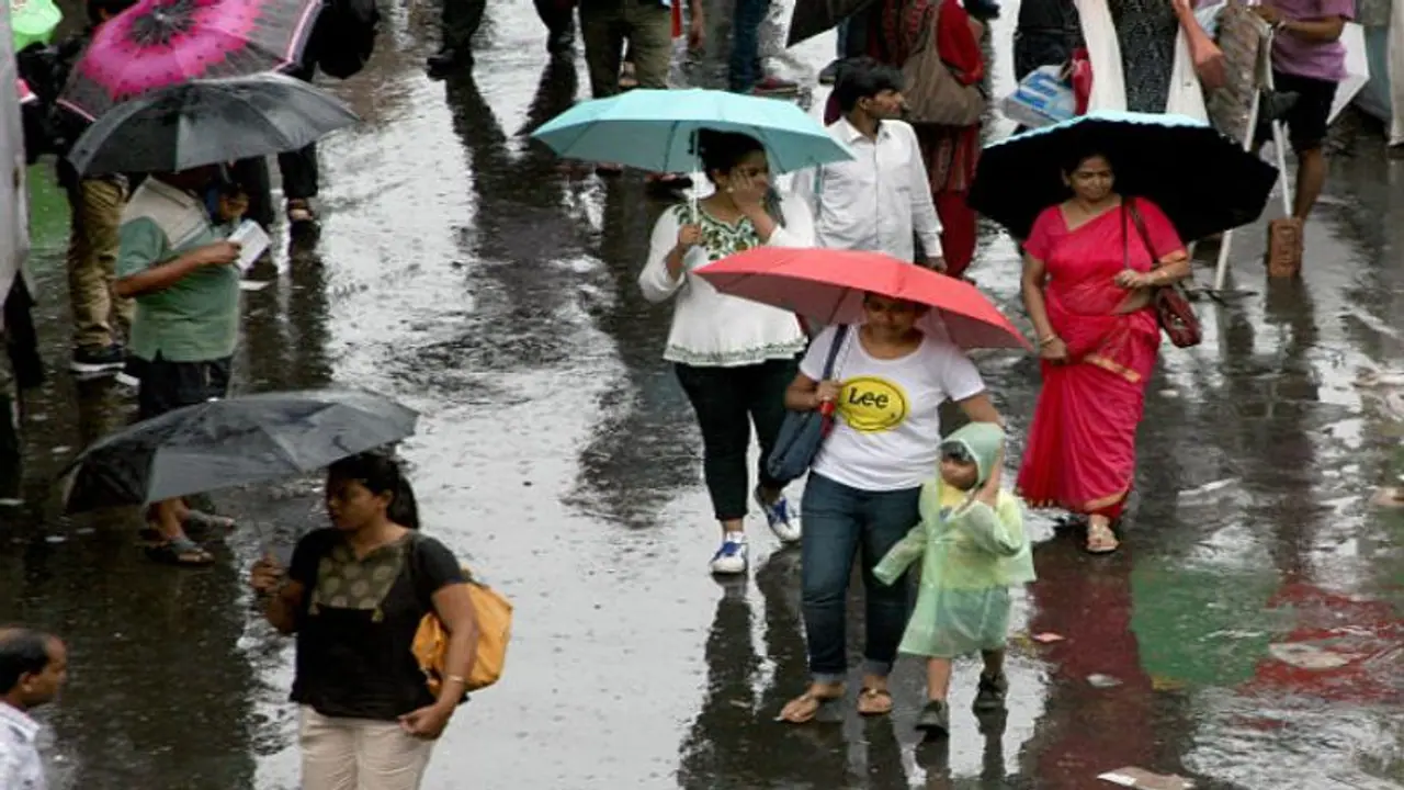 পুজো এগিয়ে আসতেই লাফিয়ে বাড়ছে সংক্রমণ, করোনায় ফের শীর্ষে কলকাতা পুজো এগিয়ে আসতেই লাফিয়ে বাড়ছে সংক্রমণ, করোনায় ফের শীর্ষে কলকাতা