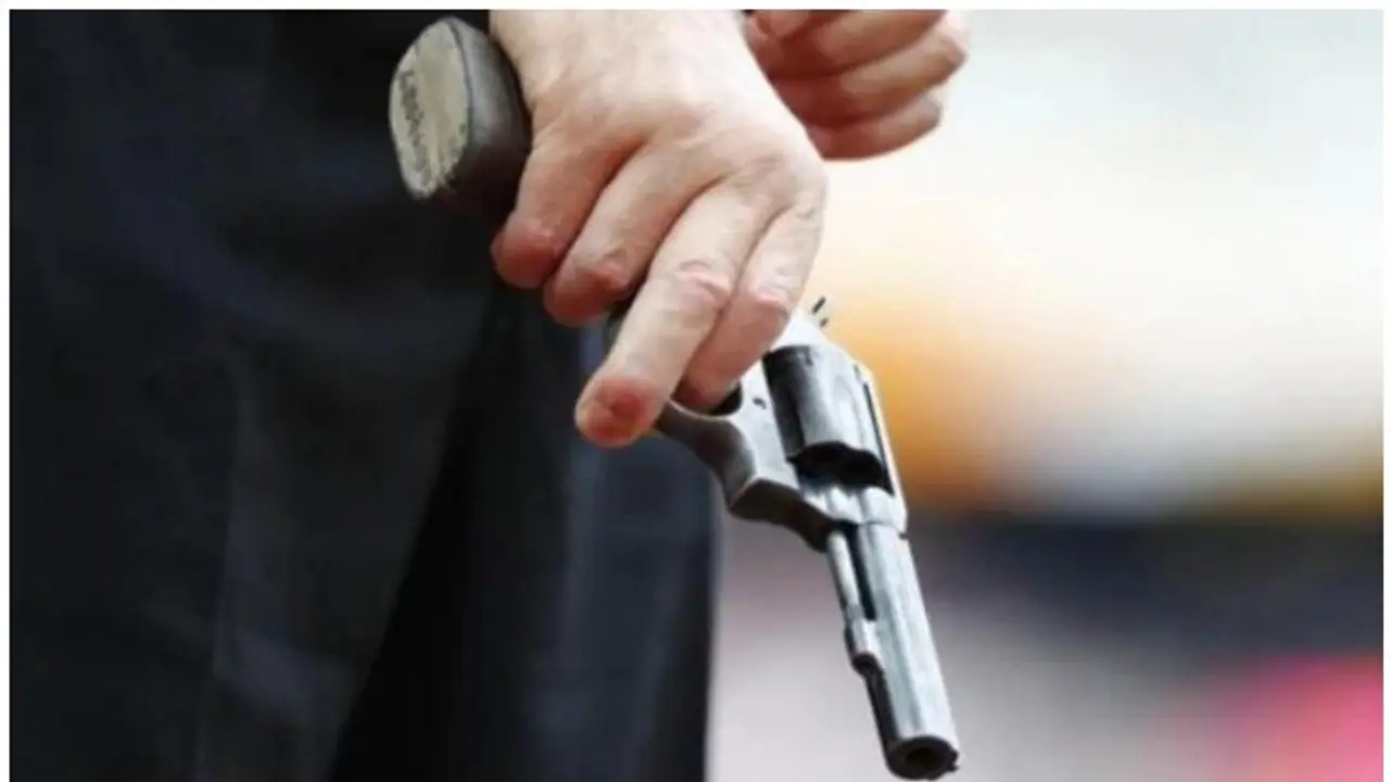 భార్య ఉద్యోగం మానేయలేదని ఓ భర్త ఏం చేశాడంటే... భార్య ఉద్యోగం మానేయలేదని ఓ భర్త ఏం చేశాడంటే...