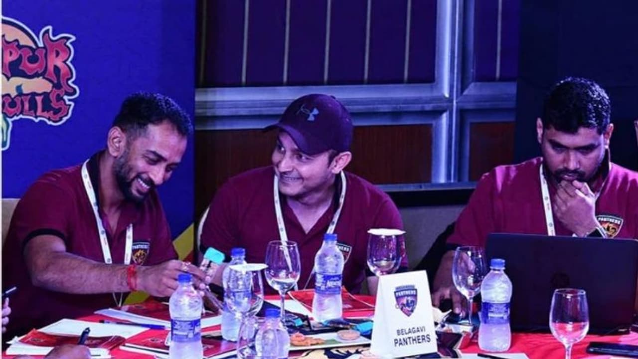 భారత క్రికెట్లో బెట్టింగ్ కలకలం... జట్టు యజమాని అరెస్ట్ భారత క్రికెట్లో బెట్టింగ్ కలకలం... జట్టు యజమాని అరెస్ట్