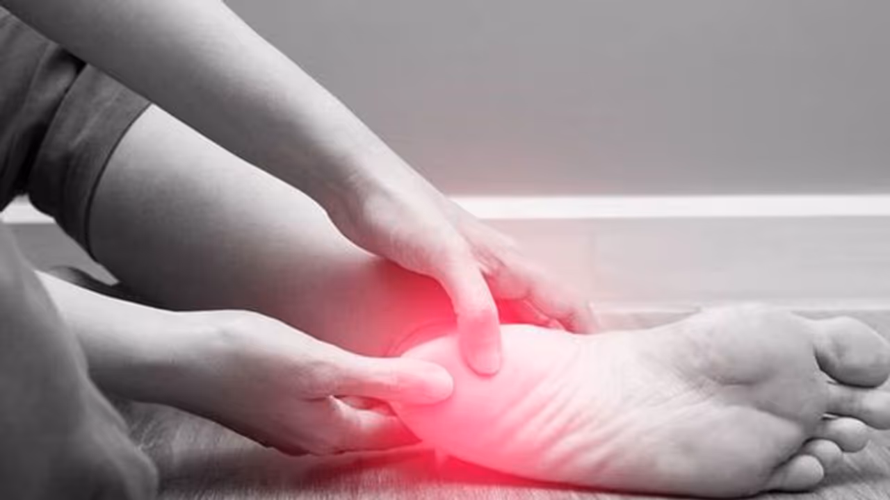 ഈ 6 കാര്യങ്ങൾ ശ്രദ്ധിച്ചാൽ ഉപ്പൂറ്റി വേദന കുറയ്ക്കാം ഈ 6 കാര്യങ്ങൾ ശ്രദ്ധിച്ചാൽ ഉപ്പൂറ്റി വേദന കുറയ്ക്കാം