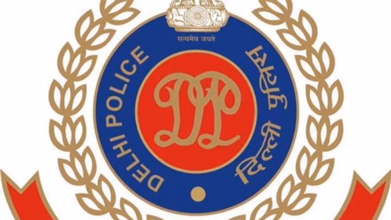 दिल्ली में रिक्शा में सफर कर रही पत्रकार से लूट, एएसआई और दो कांस्टेबल हुए सस्पेंड दिल्ली में रिक्शा में सफर कर रही पत्रकार से लूट, एएसआई और दो कांस्टेबल हुए सस्पेंड