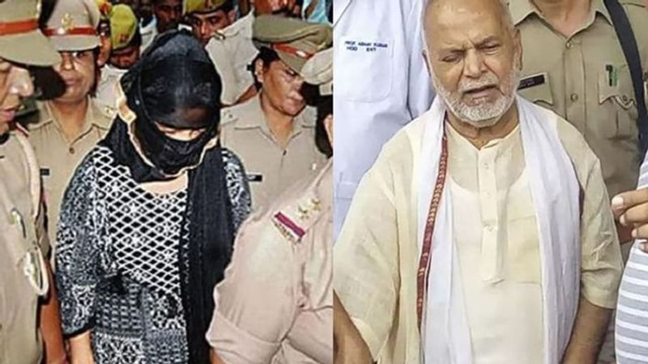 ചിന്മയാനന്ദില് നിന്നും പണം തട്ടിയെടുക്കാന് ശ്രമിച്ചെന്ന കേസ്; പെണ്കുട്ടിയ്ക്ക് ജാമ്യമില്ല ചിന്മയാനന്ദില് നിന്നും പണം തട്ടിയെടുക്കാന് ശ്രമിച്ചെന്ന കേസ്; പെണ്കുട്ടിയ്ക്ക് ജാമ്യമില്ല