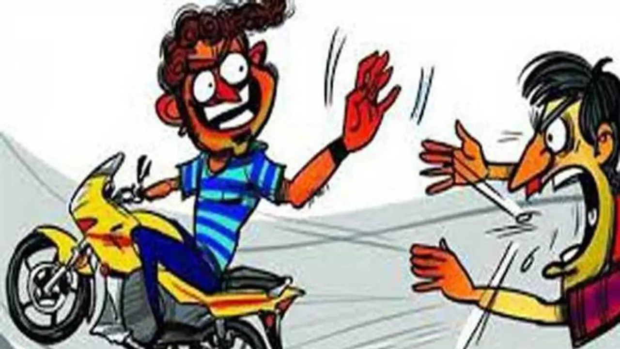 "ഒരു കയ്യബദ്ധം, നാറ്റിക്കരുത്.." മോഷ്ടിച്ച സ്കൂട്ടര് തിരിച്ചേല്പ്പിച്ച് കള്ളന്! "ഒരു കയ്യബദ്ധം, നാറ്റിക്കരുത്.." മോഷ്ടിച്ച സ്കൂട്ടര് തിരിച്ചേല്പ്പിച്ച് കള്ളന്!