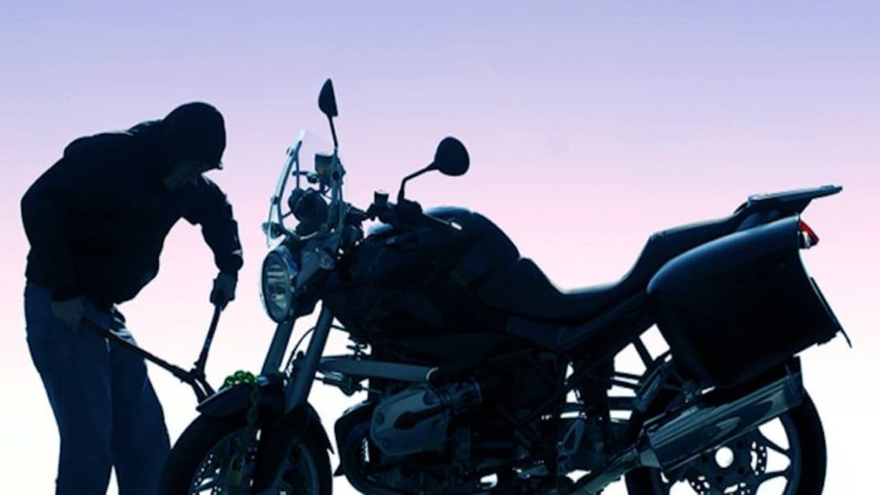 ಯಾದಗಿರಿ: ಪೊಲೀಸರ ವೇಷದಲ್ಲಿ ಬೈಕ್ ಕಳ್ಳತನ, ಬೆಚ್ಚಿಬಿದ್ದ ಸುರಪುರ ಜನತೆ..! ಯಾದಗಿರಿ: ಪೊಲೀಸರ ವೇಷದಲ್ಲಿ ಬೈಕ್ ಕಳ್ಳತನ, ಬೆಚ್ಚಿಬಿದ್ದ ಸುರಪುರ ಜನತೆ..!