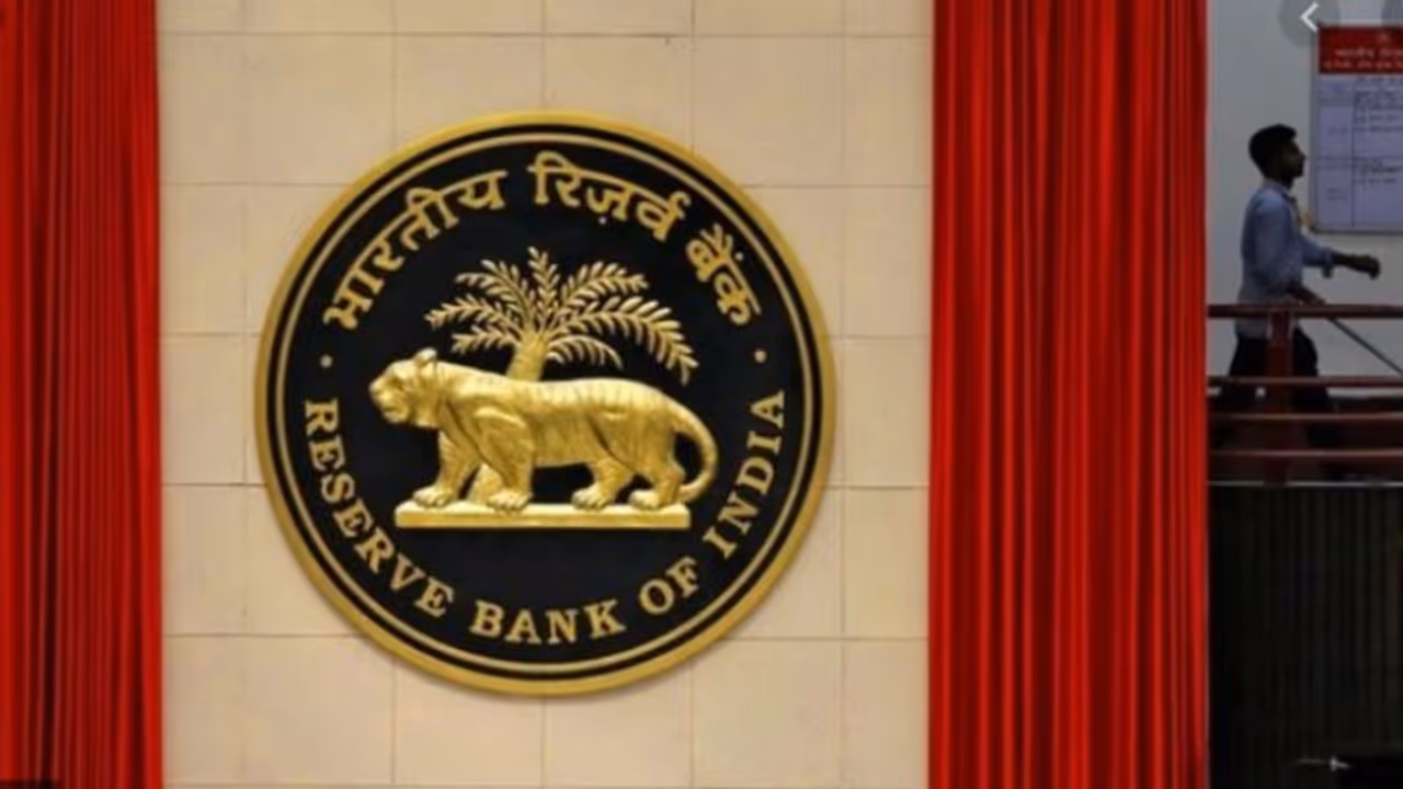 क्या बंद हो जाएंगे ये 9 बैंक? आरबीआई ने बताया इसके पीछे का सच क्या बंद हो जाएंगे ये 9 बैंक? आरबीआई ने बताया इसके पीछे का सच