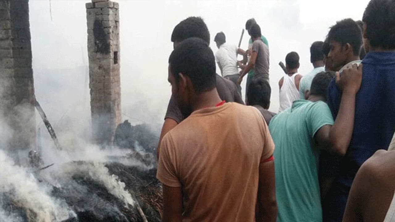 बहन की डोली उठने से पहले उठ गई मां बाप, बेटी की अर्थी, नहीं थम रहे थे दो भाइयों के आंसू बहन की डोली उठने से पहले उठ गई मां बाप, बेटी की अर्थी, नहीं थम रहे थे दो भाइयों के आंसू