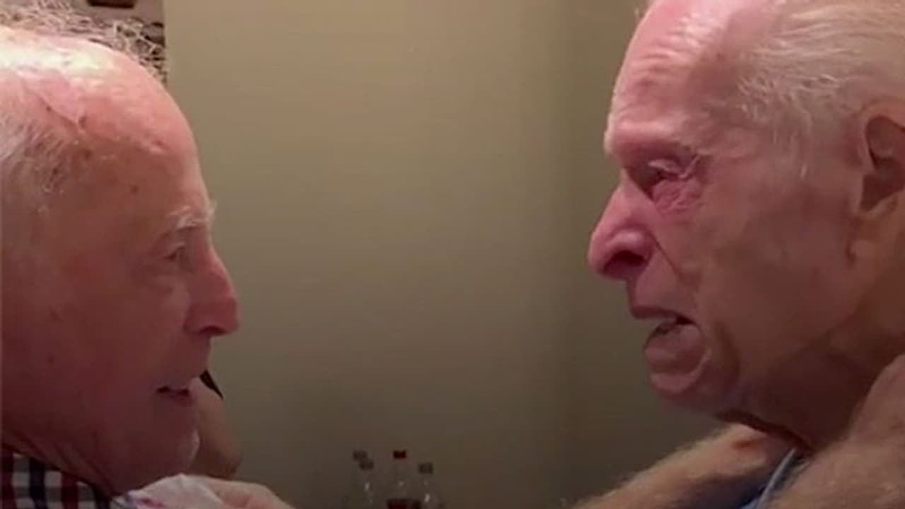 ഹോളോകോസ്റ്റിനിടെ പിരിഞ്ഞു, 75 വര്ഷങ്ങള്ക്ക് ശേഷം കണ്ടുമുട്ടി; പരസ്പരം ചേര്ത്തുപിടിച്ച്, പൊട്ടിക്കരഞ്ഞ് ഇവര്... ഹോളോകോസ്റ്റിനിടെ പിരിഞ്ഞു, 75 വര്ഷങ്ങള്ക്ക് ശേഷം കണ്ടുമുട്ടി; പരസ്പരം ചേര്ത്തുപിടിച്ച്, പൊട്ടിക്കരഞ്ഞ് ഇവര്...