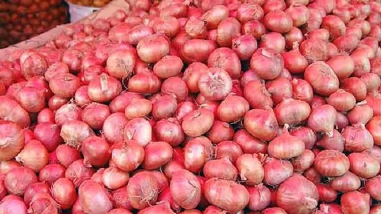 ಈರುಳ್ಳಿ ದರದಲ್ಲಿ ಏರಿಳಿತ: ಗ್ರಾಹಕರ ಕಣ್ಣಲ್ಲಿ ನೀರು ತರಿಸಿದ ಉಳ್ಳಾಗಡ್ಡಿ..! ಈರುಳ್ಳಿ ದರದಲ್ಲಿ ಏರಿಳಿತ: ಗ್ರಾಹಕರ ಕಣ್ಣಲ್ಲಿ ನೀರು ತರಿಸಿದ ಉಳ್ಳಾಗಡ್ಡಿ..!