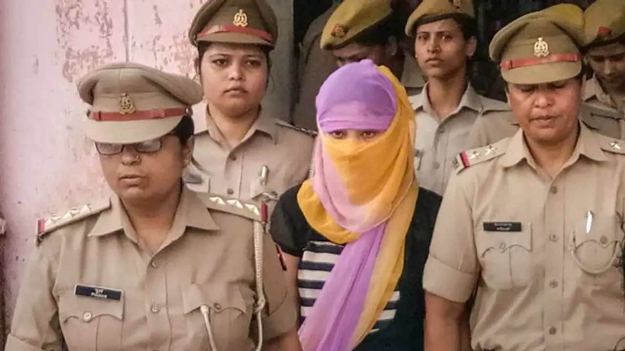 SIT पूछताछ में छात्रा ने किया कबूला, चिन्मयानंद से मांगी थी 5 करोड़ रुपए की रंगदारी