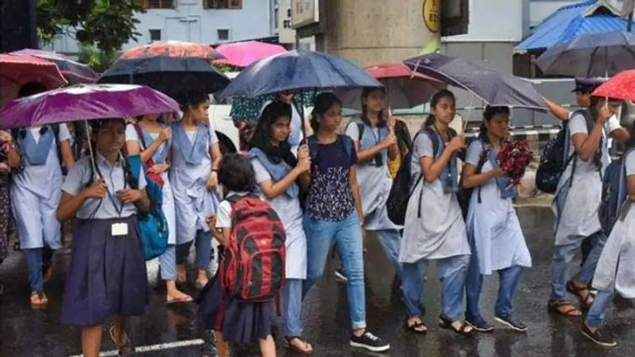 தொடர் கனமழை எதிரொலி..! பள்ளிகளுக்கு இன்று விடுமுறை..! தொடர் கனமழை எதிரொலி..! பள்ளிகளுக்கு இன்று விடுமுறை..!