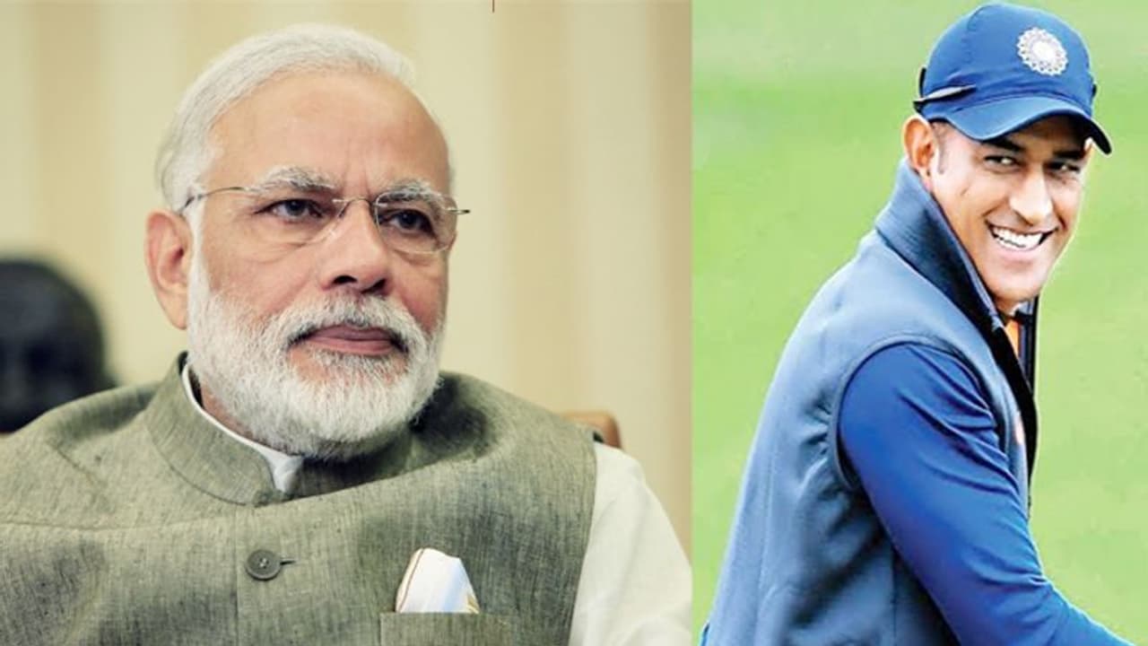 धोनी इस मामले में हैं प्रधानमंत्री नरेंद्र मोदी से कुछ ही कदम पीछे