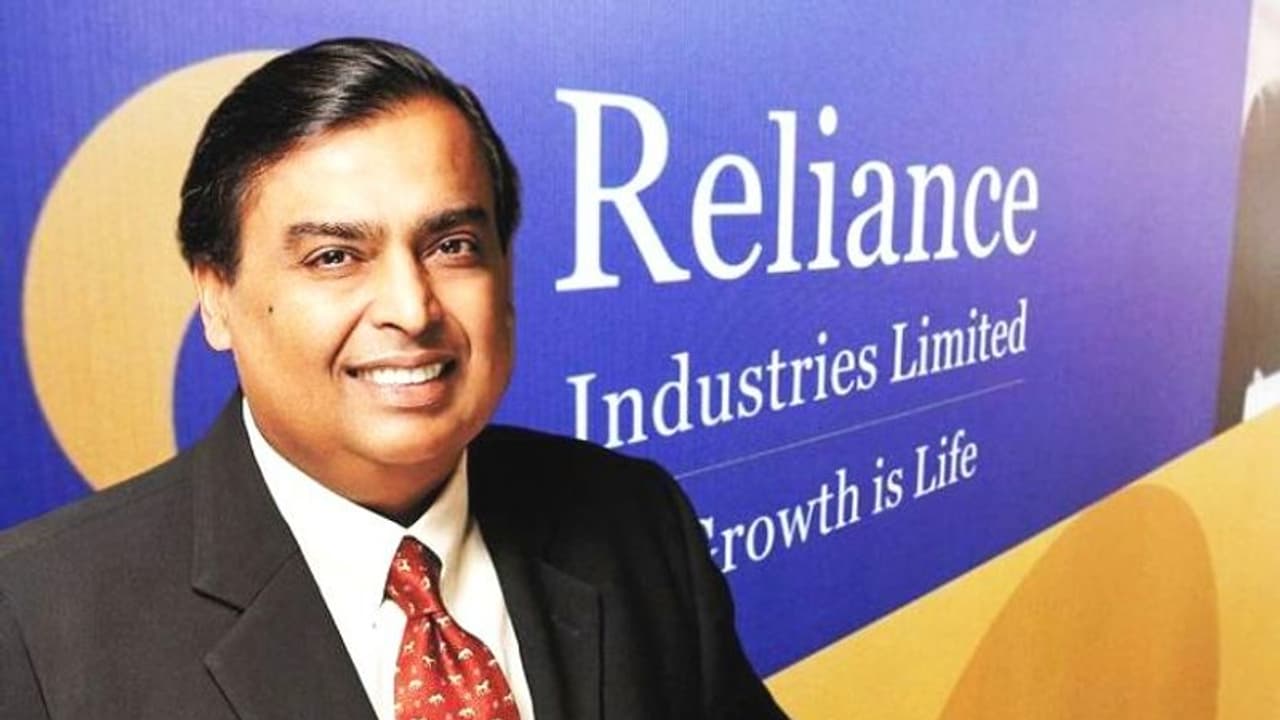 అత్యంత సిరిమంతుడు ముకేశ్ అంబానీ.. తర్వాత హిందుజా అత్యంత సిరిమంతుడు ముకేశ్ అంబానీ.. తర్వాత హిందుజా