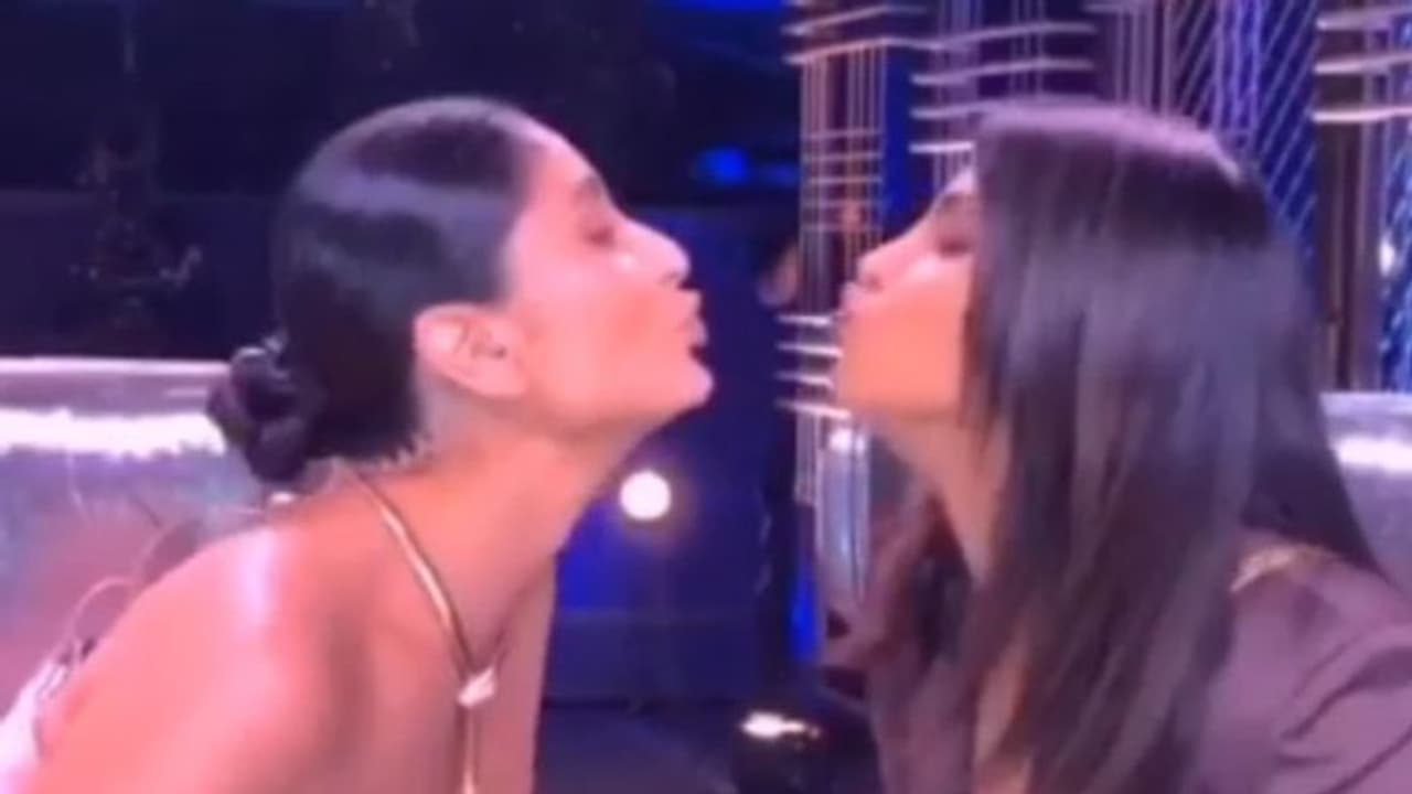ప్రియాంకా, కరీనా ముద్దుల వీడియో వైరల్!