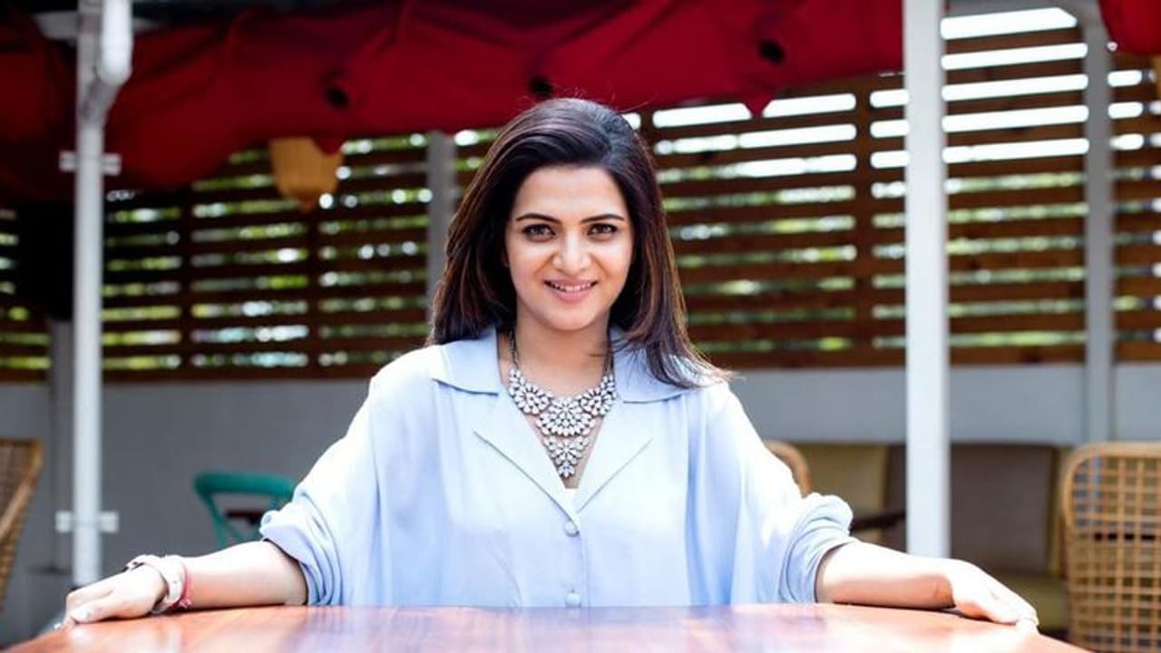 இது ஒரு குத்தமா..? உண்மை தெரியாமல் நடிகரோடு சேர்த்து பேசி 'டிடி'யை ஓவரா போட்டு தாக்கிய சம்பவம்..! நடந்தது இது தான்..! இது ஒரு குத்தமா..? உண்மை தெரியாமல் நடிகரோடு சேர்த்து பேசி 'டிடி'யை ஓவரா போட்டு தாக்கிய சம்பவம்..! நடந்தது இது தான்..!