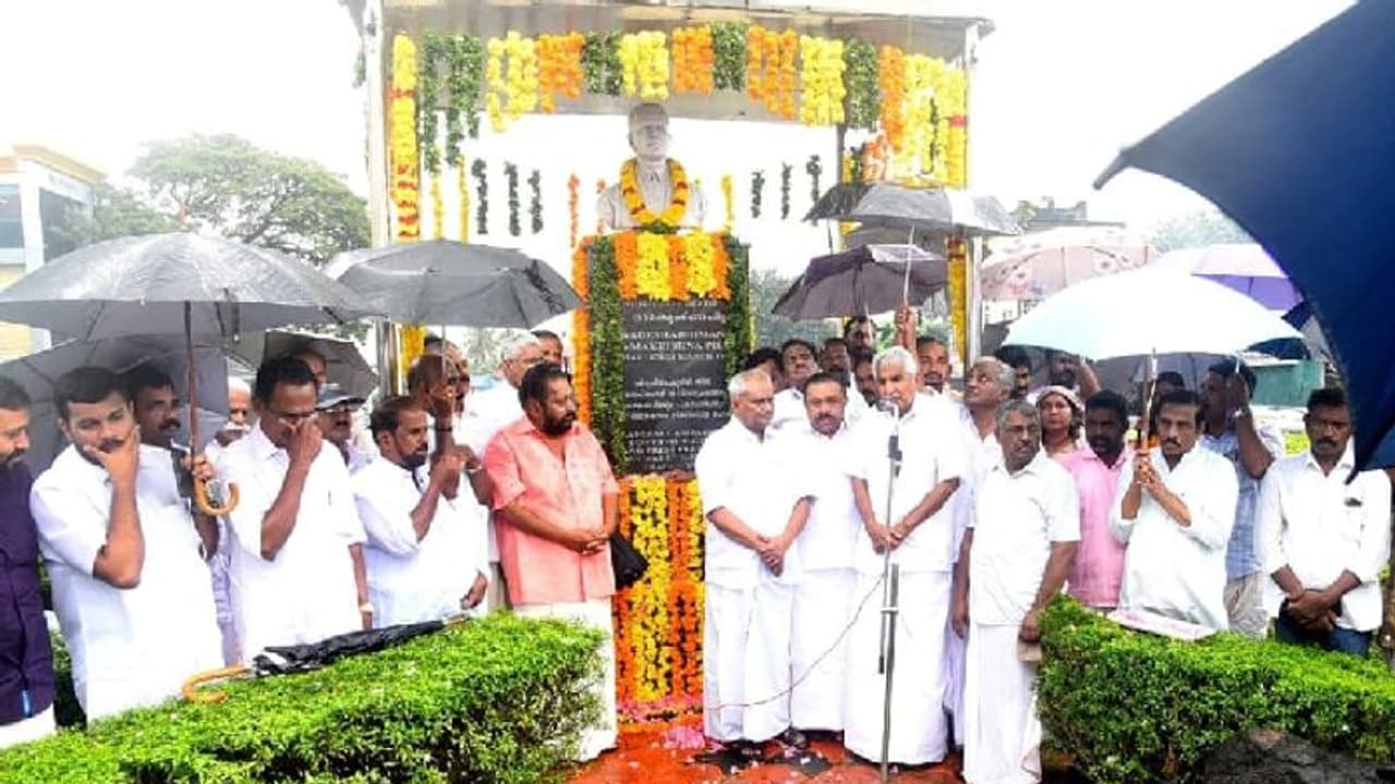 സ്വദേശാഭിമാനി രാമകൃഷ്ണപിള്ളയുടെ നാടുകടത്തലിന് 109 ആണ്ട്; ആ പോരാട്ട വീര്യം ആവശ്യമുള്ള കാലഘട്ടമെന്ന് ഉമ്മന്ചാണ്ടി സ്വദേശാഭിമാനി രാമകൃഷ്ണപിള്ളയുടെ നാടുകടത്തലിന് 109 ആണ്ട്; ആ പോരാട്ട വീര്യം ആവശ്യമുള്ള കാലഘട്ടമെന്ന് ഉമ്മന്ചാണ്ടി