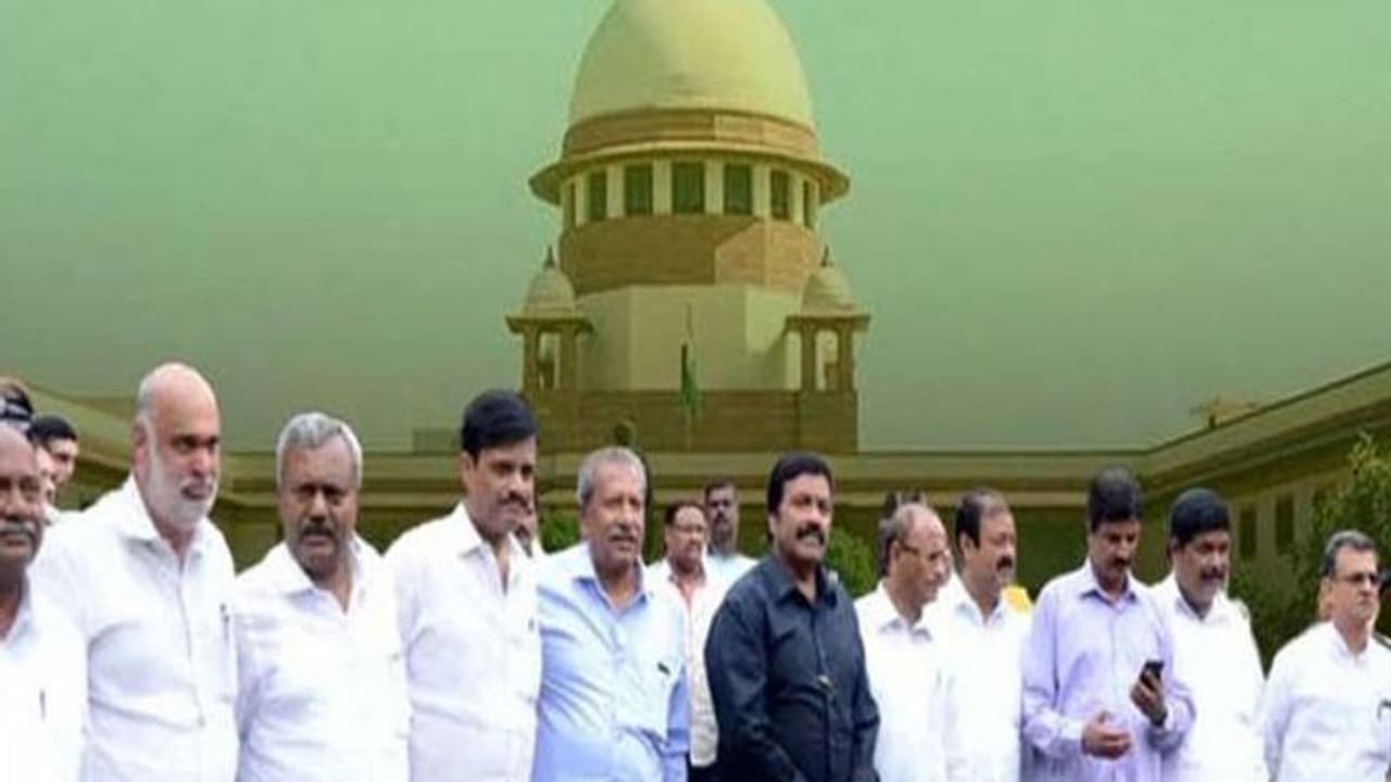 కేసు పెండింగ్ ఎఫెక్ట్: కర్ణాటక ఉప ఎన్నికలకు బ్రేక్ కేసు పెండింగ్ ఎఫెక్ట్: కర్ణాటక ఉప ఎన్నికలకు బ్రేక్