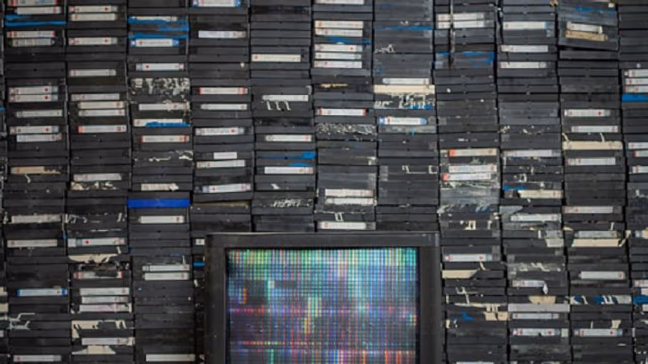 Madhya Pradesh honey trapping case: Over 4000 files of VIPs in compromising position seized, probe initiated Madhya Pradesh honey trapping case: Over 4000 files of VIPs in compromising position seized, probe initiated